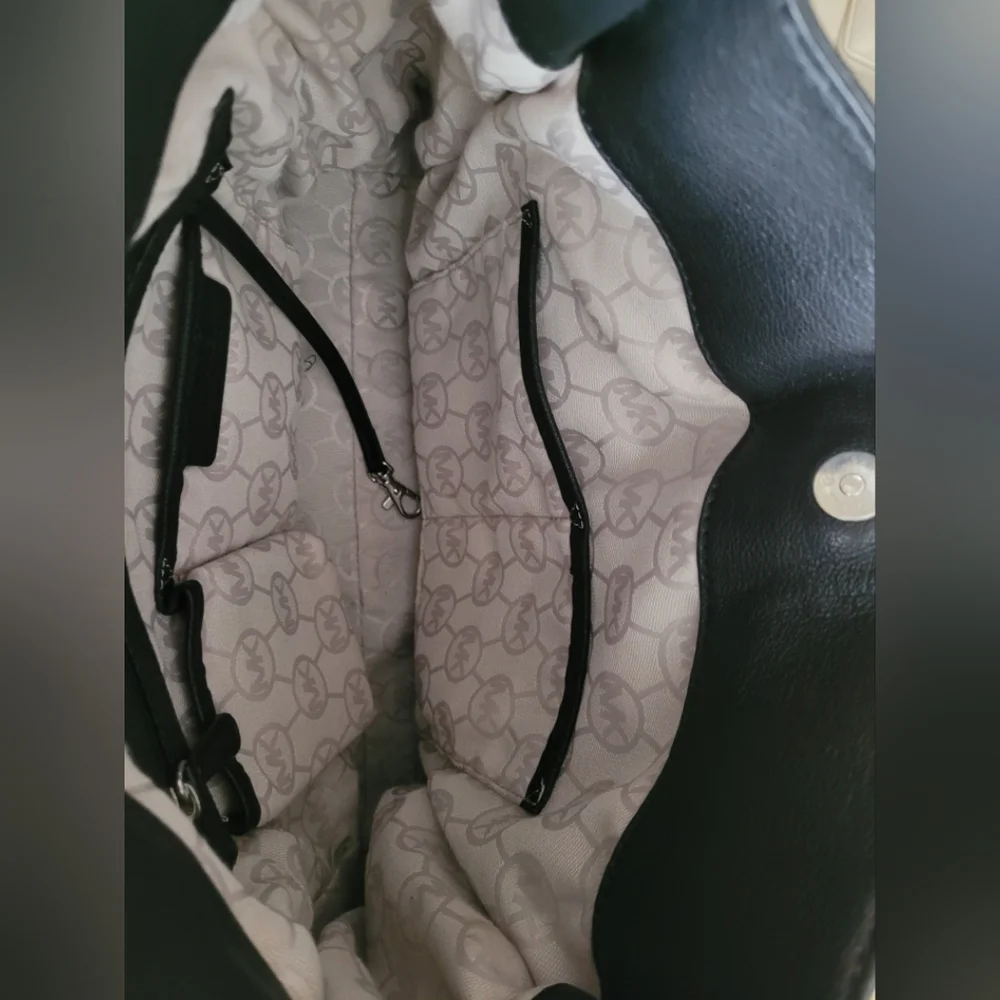 Michael Kors Hamilton Large Black Leather Tote Bag - Picture 9 of 9